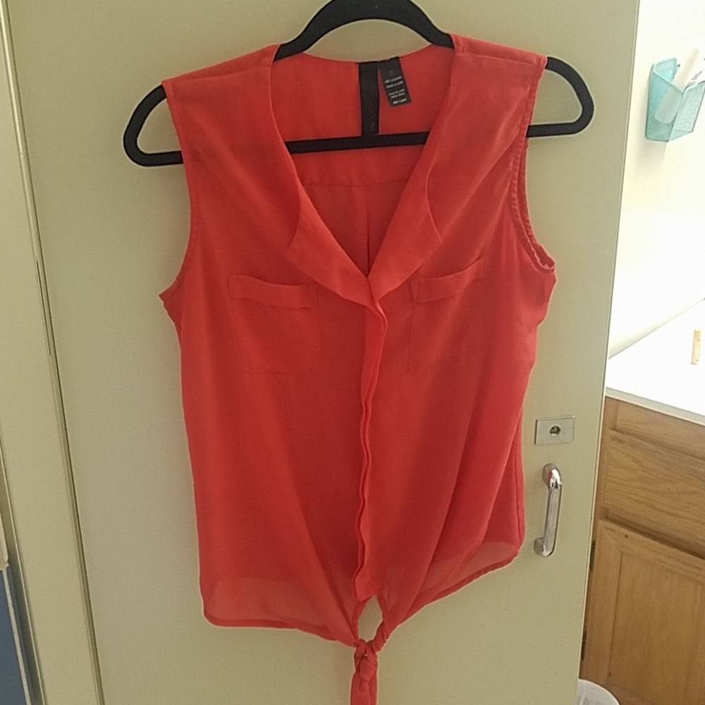 Sleeveless blouse